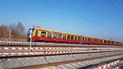 Berlin Karow S-Bahn mit stromführender Schiene